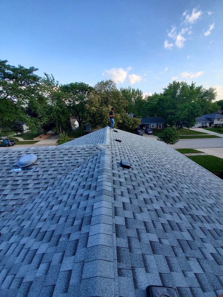 Completed architectural shingle roof in Elgin Illinois